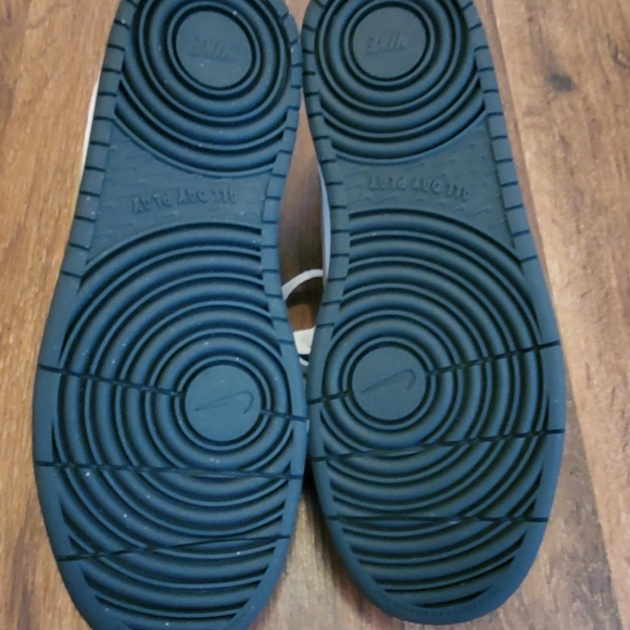 Nike Court Borough Low 2 'Metallic Red Bronze' - GS 7 (Women US 8.5) - Picture 12 of 12